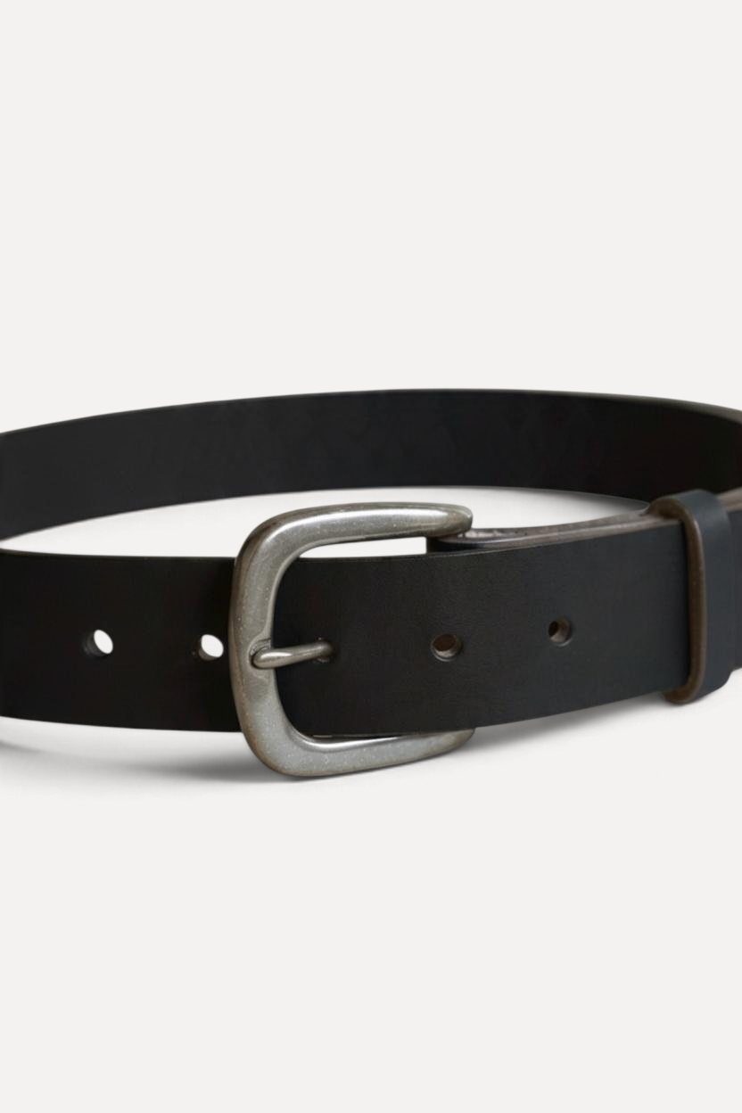 Wilkinson's Fine Goods 1.5 inch standard belt in black vegetable-tanned leather with a rustic metal buckle.