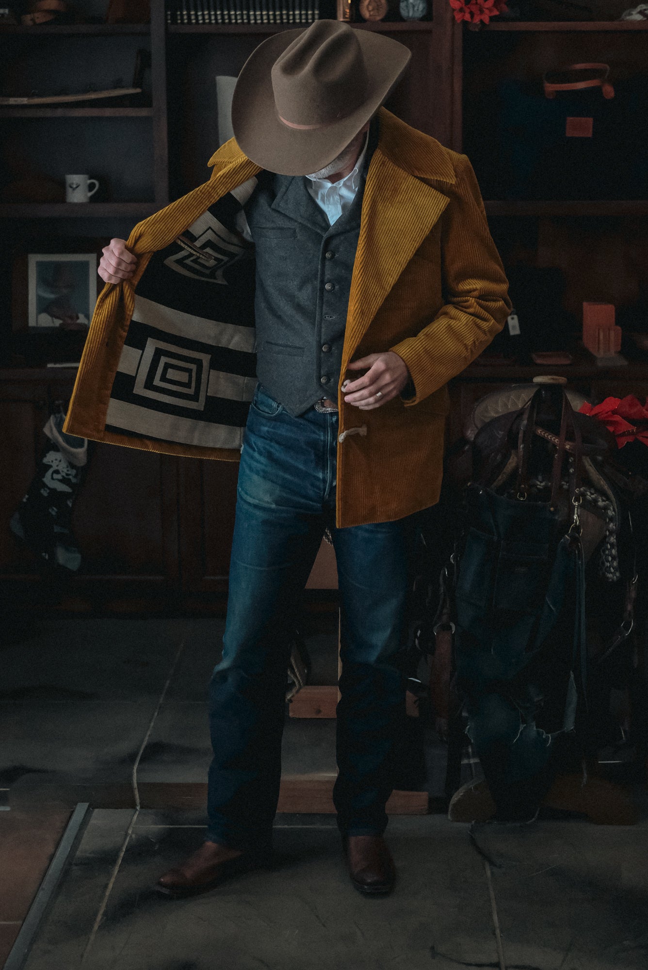 Western-Inspired Men's Corduroy Jacket - Gold