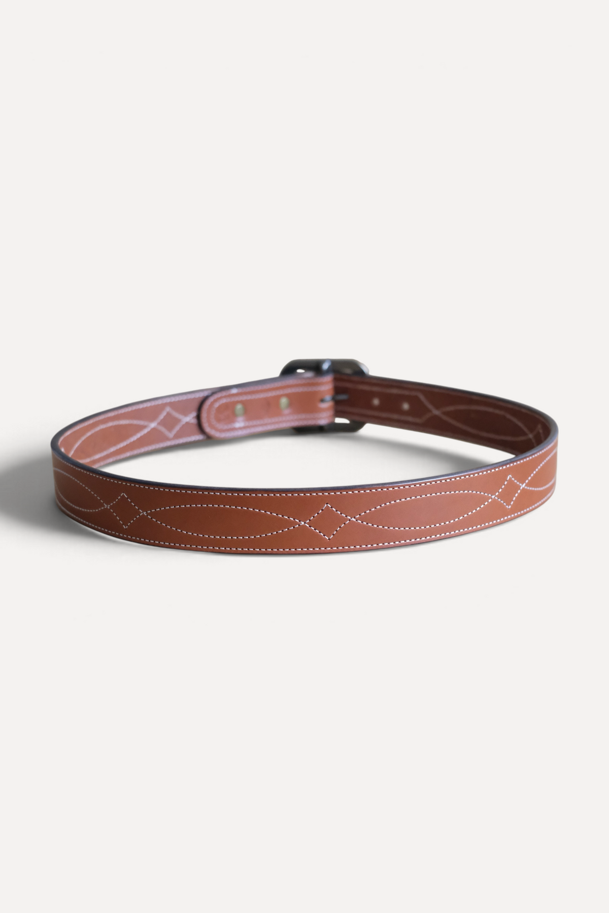 1½" Rambler Belt in Chestnut Bridle, back view of the stitching #Color_Chestnut Bridle