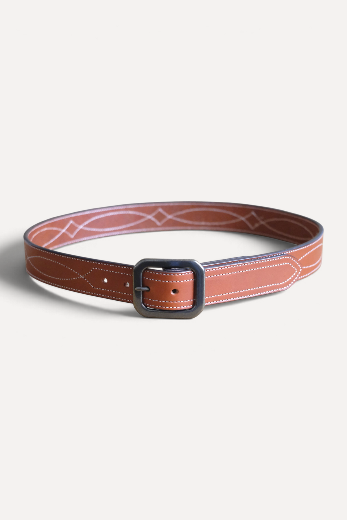 1½" Rambler Belt in Chestnut Bridle with white gunslinger stitching #Color_Chestnut Bridle